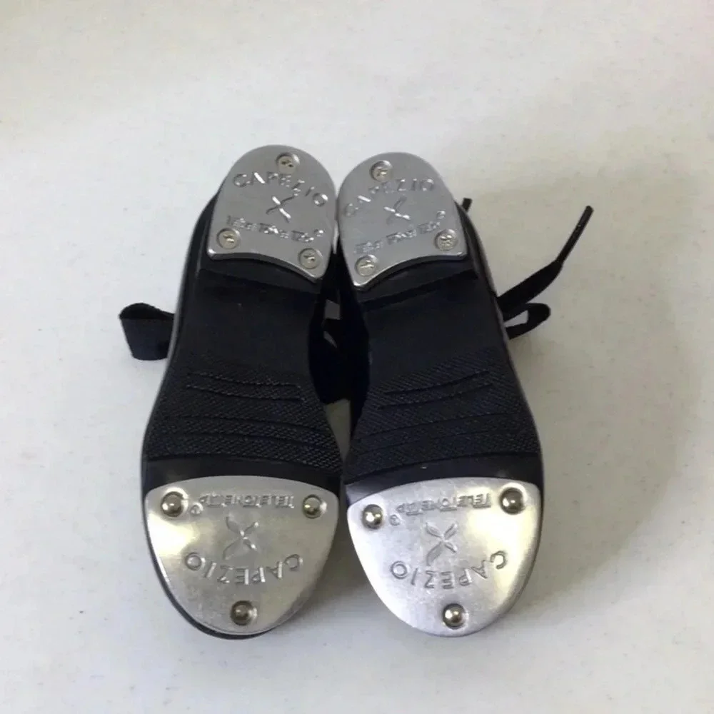 New In Box Capezio Girls Dance Tap Shoes size 6